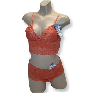 Zuliana Size Large Lace 2-Piece Cheeky Set. Made In Brazil. New With Tags.